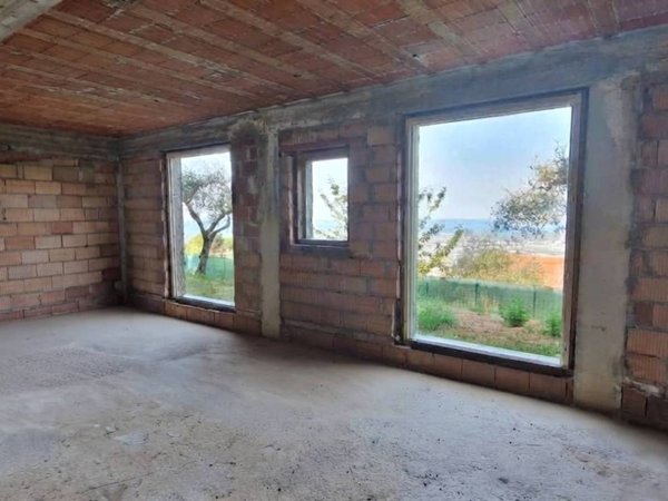 casa indipendente in vendita a Massa in zona Pariana