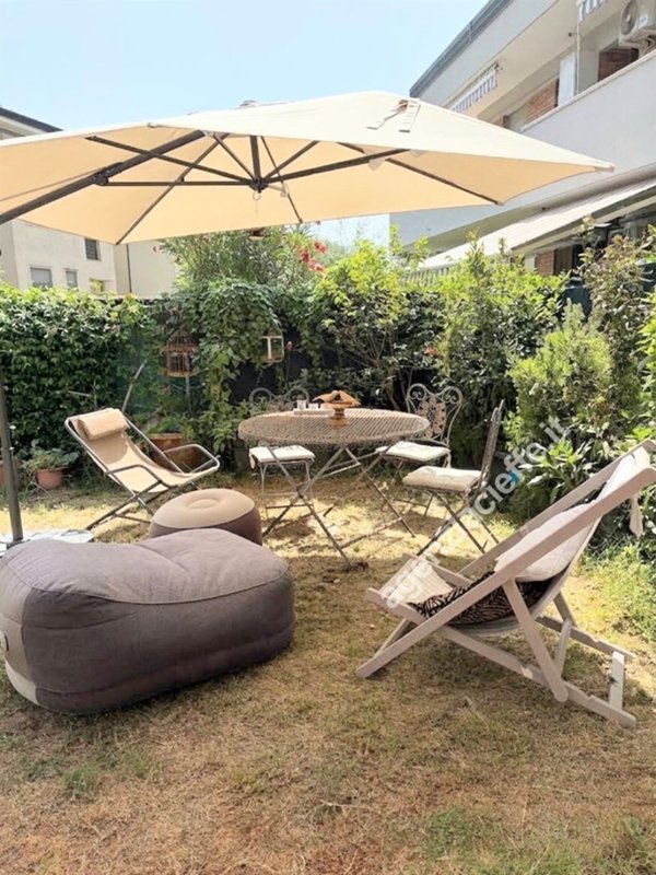 appartamento in vendita a Massa in zona Marina di Massa