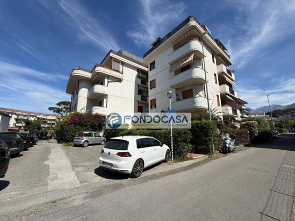 appartamento in vendita a Massa in zona Centro Storico