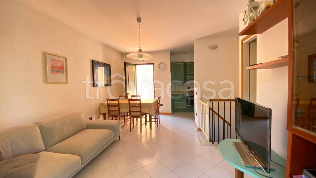 appartamento in vendita a Massa in zona Marina dei Ronchi