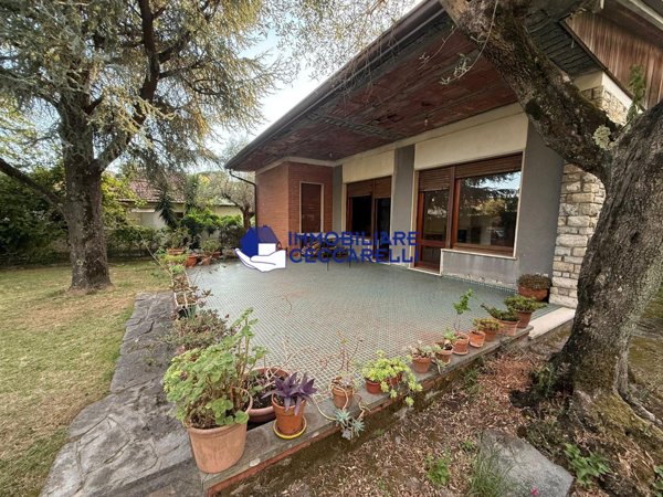casa indipendente in vendita a Massa