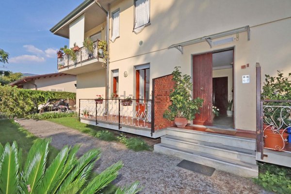 appartamento in vendita a Massa in zona Marina dei Ronchi