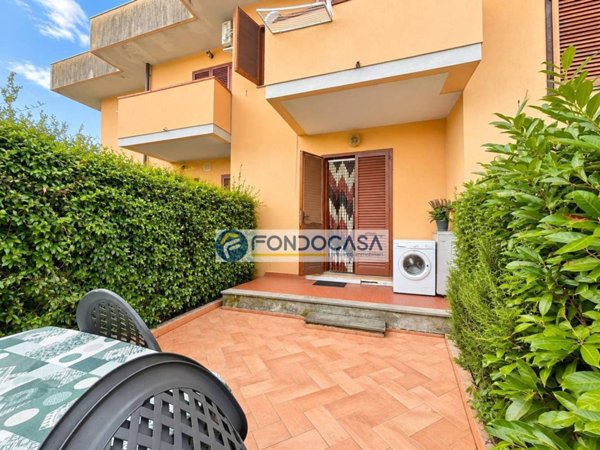 casa indipendente in vendita a Massa in zona Marina di Massa