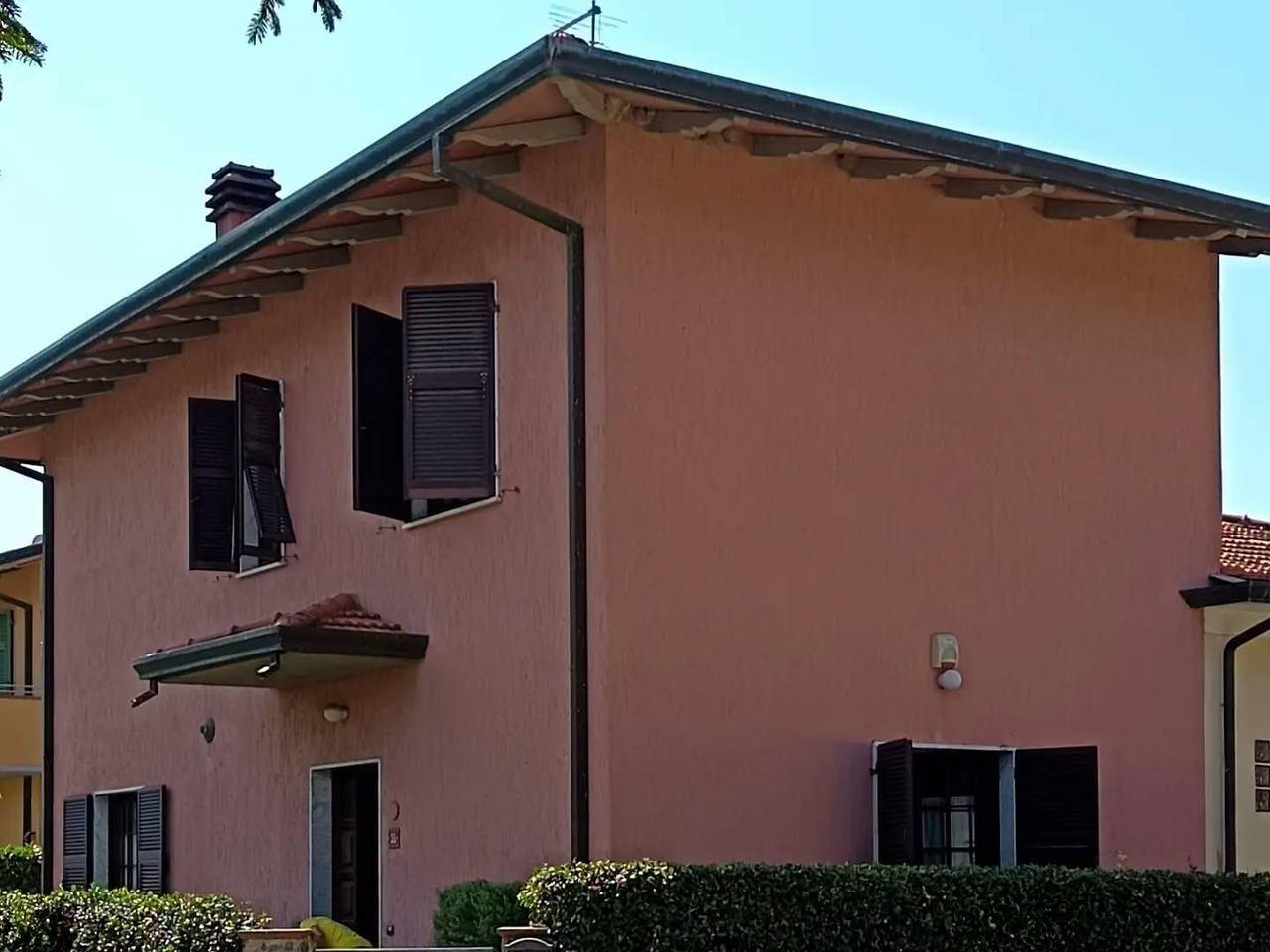 casa indipendente in vendita a Massa