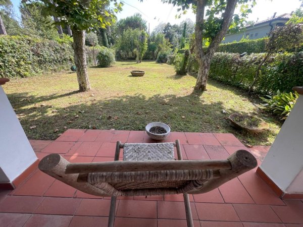casa indipendente in vendita a Massa in zona Marina dei Ronchi