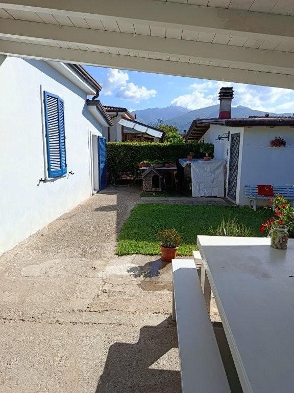 casa indipendente in vendita a Massa in zona Romagnano