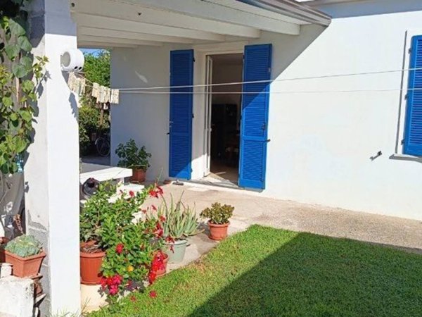 casa indipendente in vendita a Massa in zona Romagnano