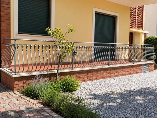 appartamento in vendita a Massa in zona Marina dei Ronchi