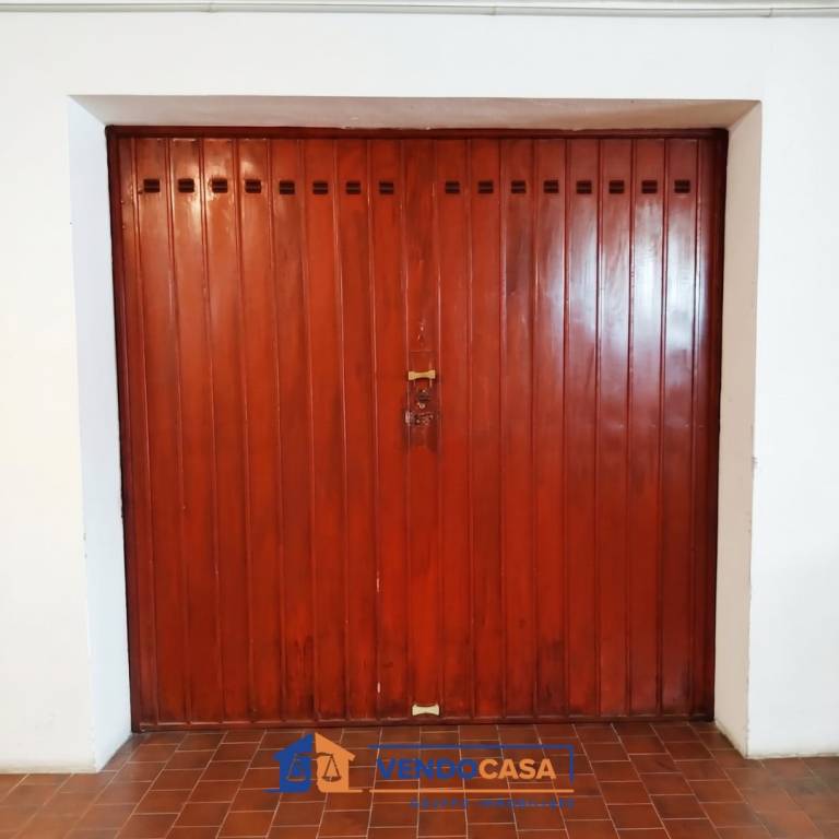 box auto in vendita a Massa in zona Quercioli