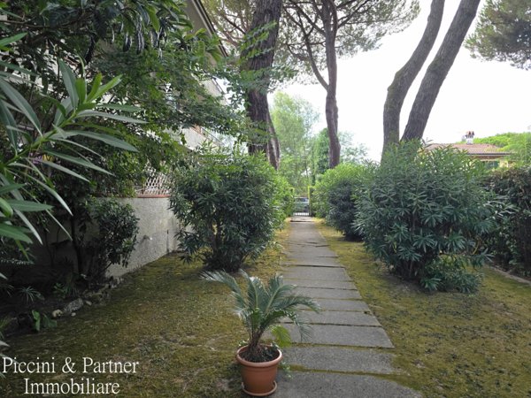 appartamento in vendita a Massa in zona Marina di Massa