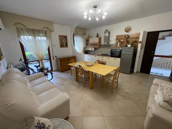 appartamento in vendita a Massa in zona Marina dei Ronchi