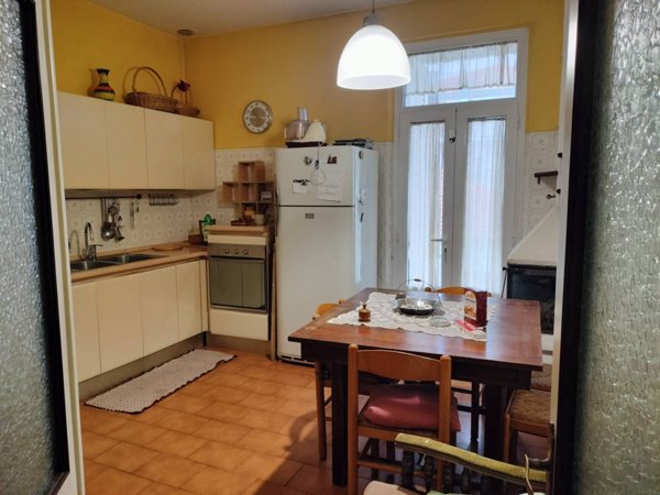 appartamento in vendita a Massa in zona Marina di Massa