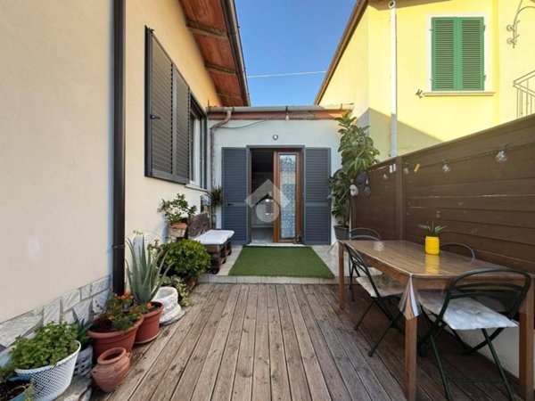 casa indipendente in vendita a Massa in zona Castagnola