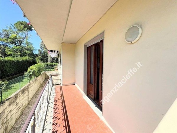appartamento in vendita a Massa in zona Marina dei Ronchi