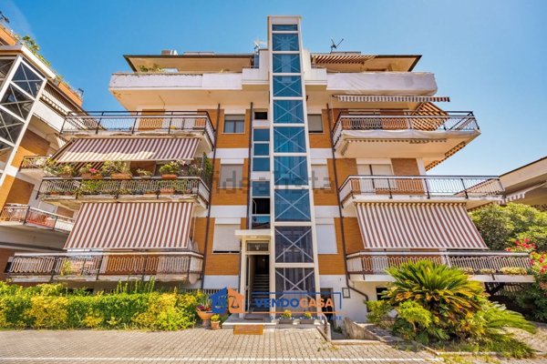 appartamento in vendita a Massa in zona Marina di Massa