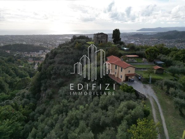 casa indipendente in vendita a Massa