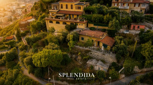 casa semindipendente in vendita a Massa in zona Centro Storico