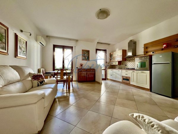 appartamento in vendita a Massa in zona Marina dei Ronchi