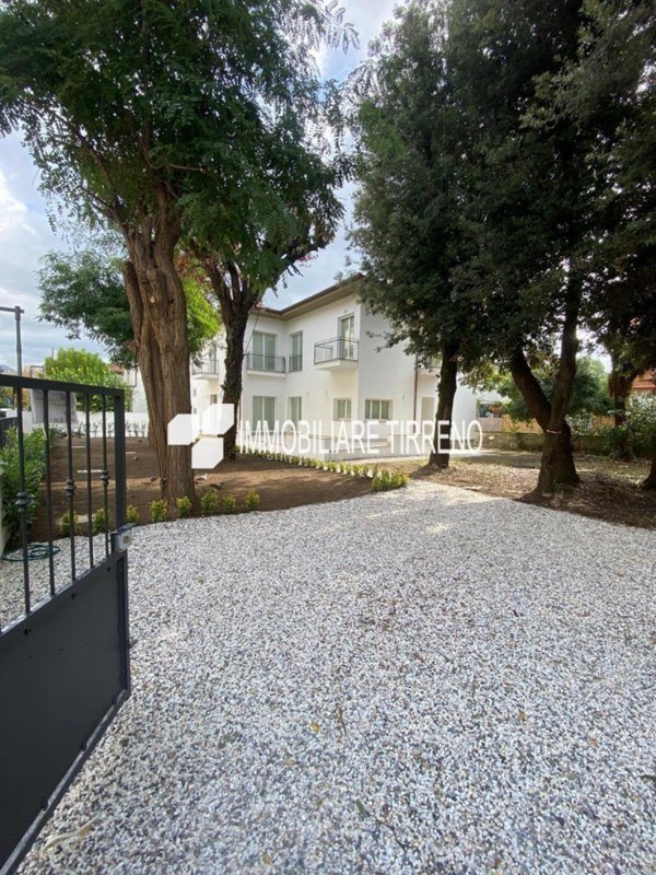 appartamento in vendita a Massa in zona Marina di Massa