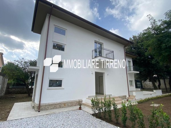 appartamento in vendita a Massa in zona Marina di Massa