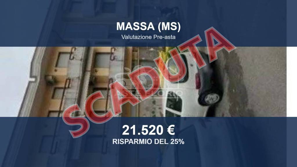 locale di sgombero in vendita a Massa in zona Marina di Massa