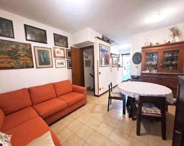 casa indipendente in vendita a Massa in zona Marina di Massa