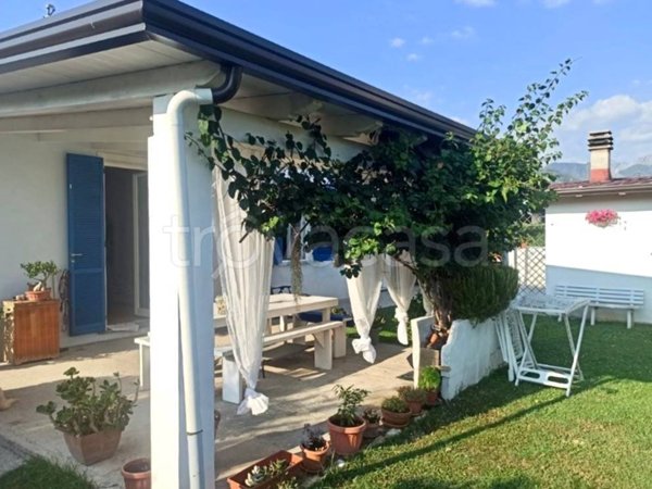 casa indipendente in vendita a Massa in zona Romagnano