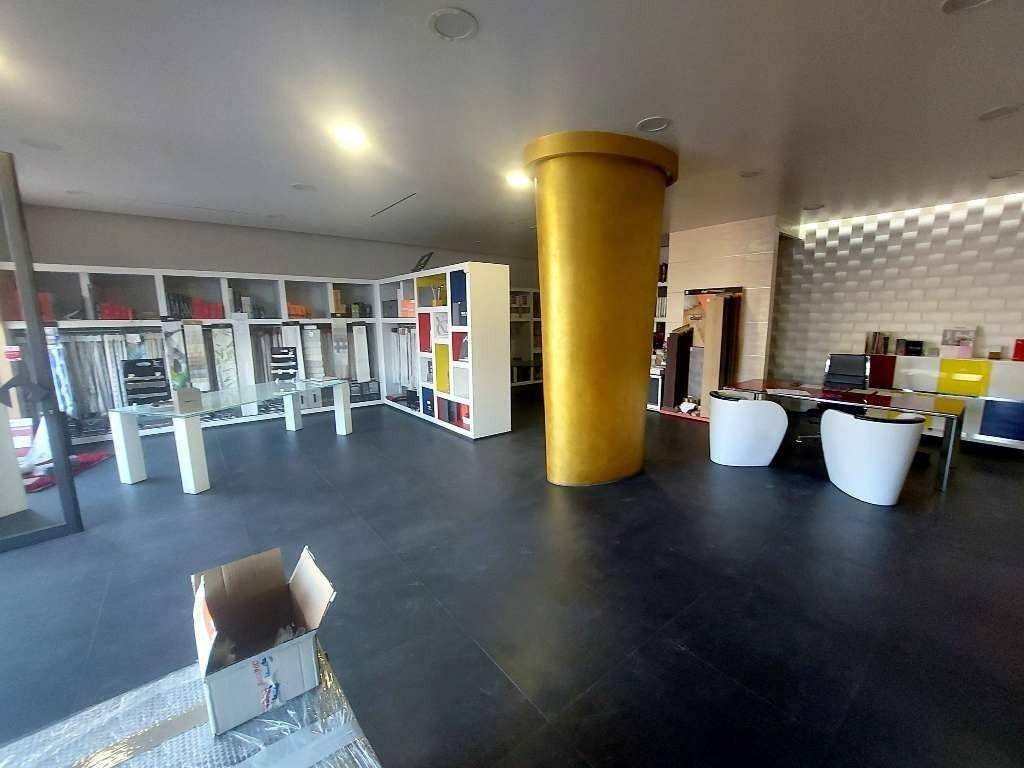 negozio in vendita a Massa in zona Castagnola