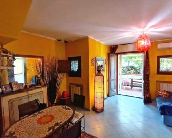 casa indipendente in vendita a Massa in zona Marina di Massa