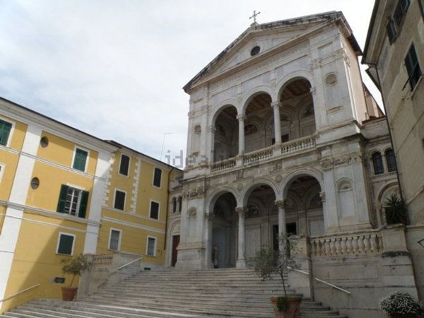 capannone in vendita a Massa in zona Romagnano