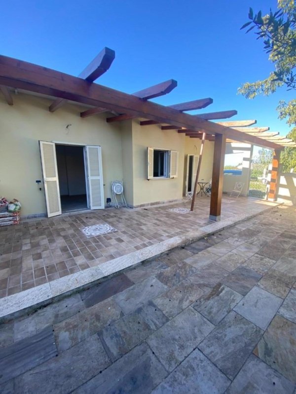 casa indipendente in vendita a Massa in zona Marina di Massa