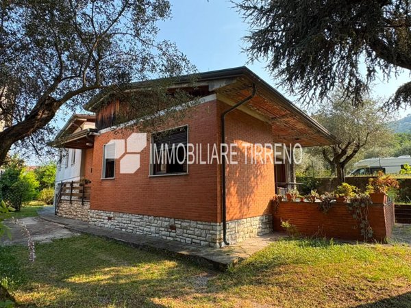 casa indipendente in vendita a Massa in zona Centro Storico
