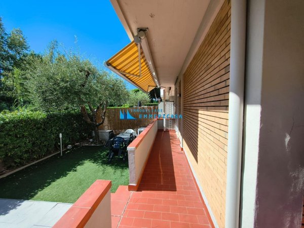 appartamento in vendita a Massa in zona Marina dei Ronchi