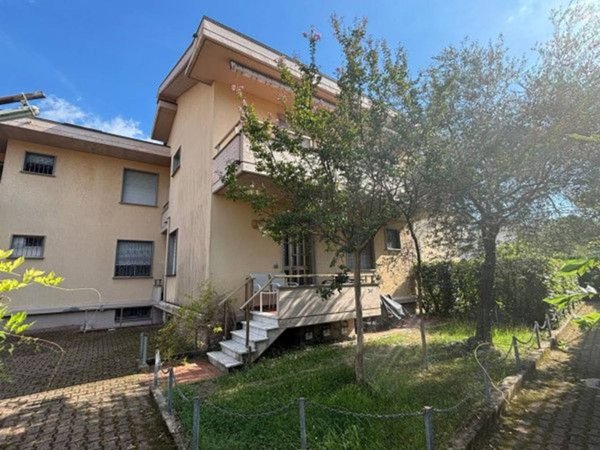 appartamento in vendita a Massa in zona Marina di Massa