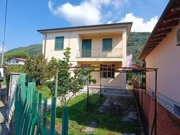 casa indipendente in vendita a Massa in zona Mirteto