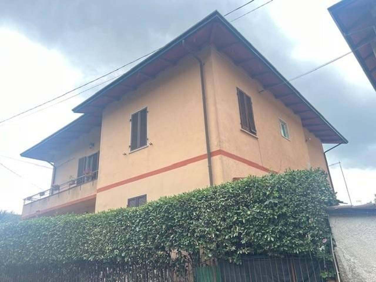 casa indipendente in vendita a Massa in zona Candia