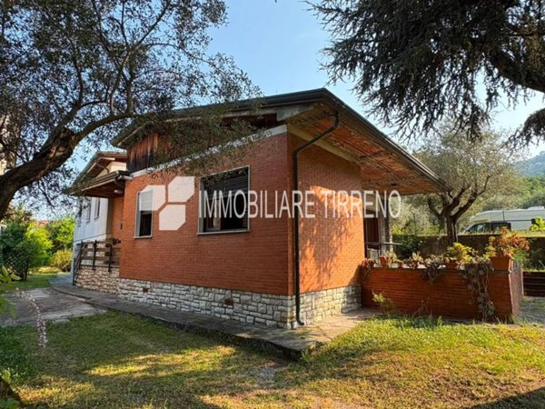 casa indipendente in vendita a Massa in zona Centro Storico