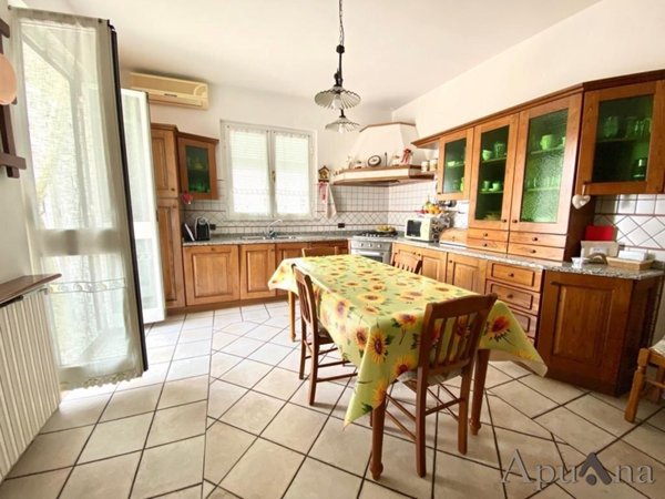casa semindipendente in vendita a Massa in zona Quercioli