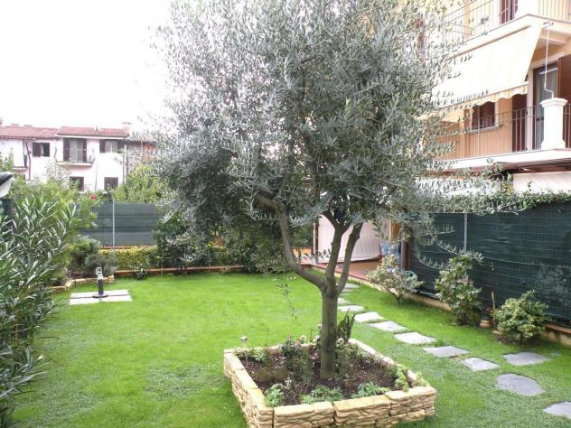 casa indipendente in vendita a Massa