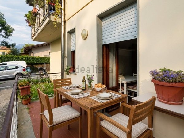appartamento in vendita a Massa in zona Marina dei Ronchi