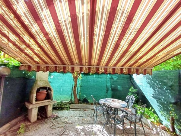 casa indipendente in vendita a Massa in zona Marina di Massa