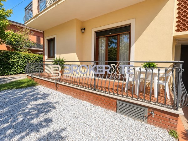 appartamento in vendita a Massa in zona Marina dei Ronchi