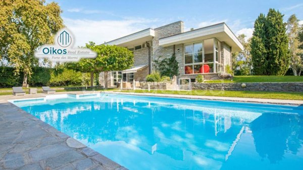 casa indipendente in vendita a Massa in zona Poveromo