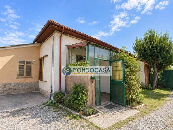 casa indipendente in vendita a Massa in zona Quercioli