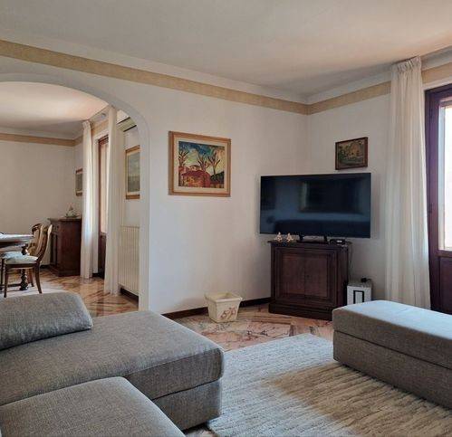 casa indipendente in vendita a Massa in zona Centro Storico