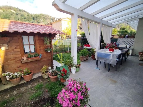 casa indipendente in vendita a Massa in zona Borgo del Ponte