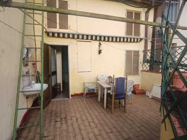 casa indipendente in vendita a Massa in zona Pariana