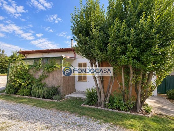 casa indipendente in vendita a Massa