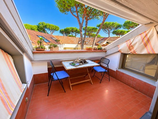 appartamento in vendita a Massa in zona Marina dei Ronchi