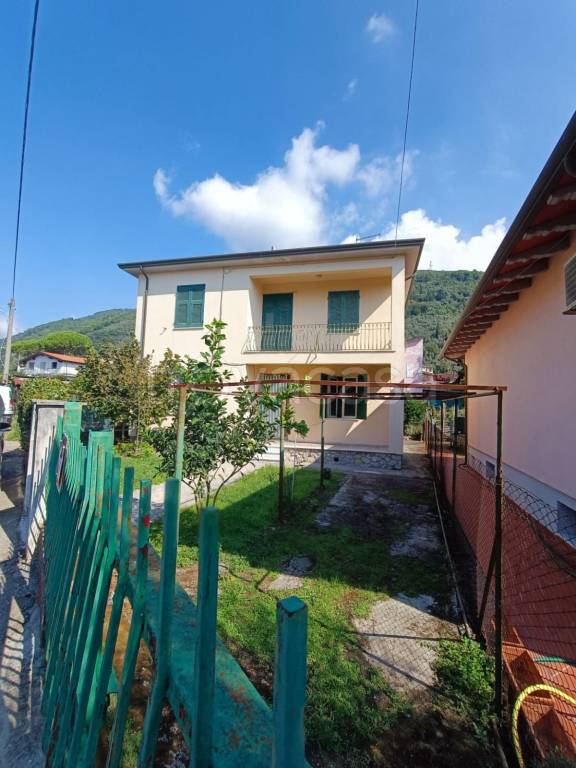 casa indipendente in vendita a Massa in zona Mirteto